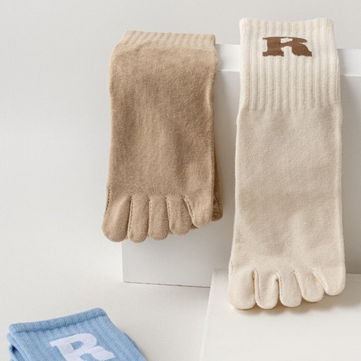 pilate grip socks, reformer pilates socks,best pilates socks, yoga gripsocks, studio socks, fitness socks, gym socks, workout socks, and barre socks, gripsocks in Canada, gripsocks in USA, Australia gripsocks