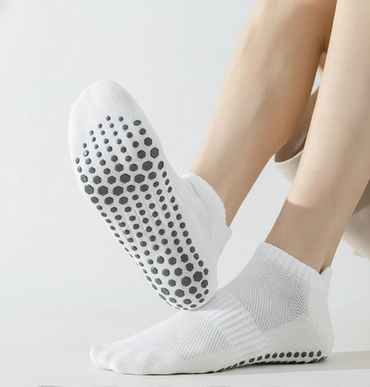 🍁 End-of-Season Savings: The Best Time to Refresh Your Grip Socks for Winter Workouts